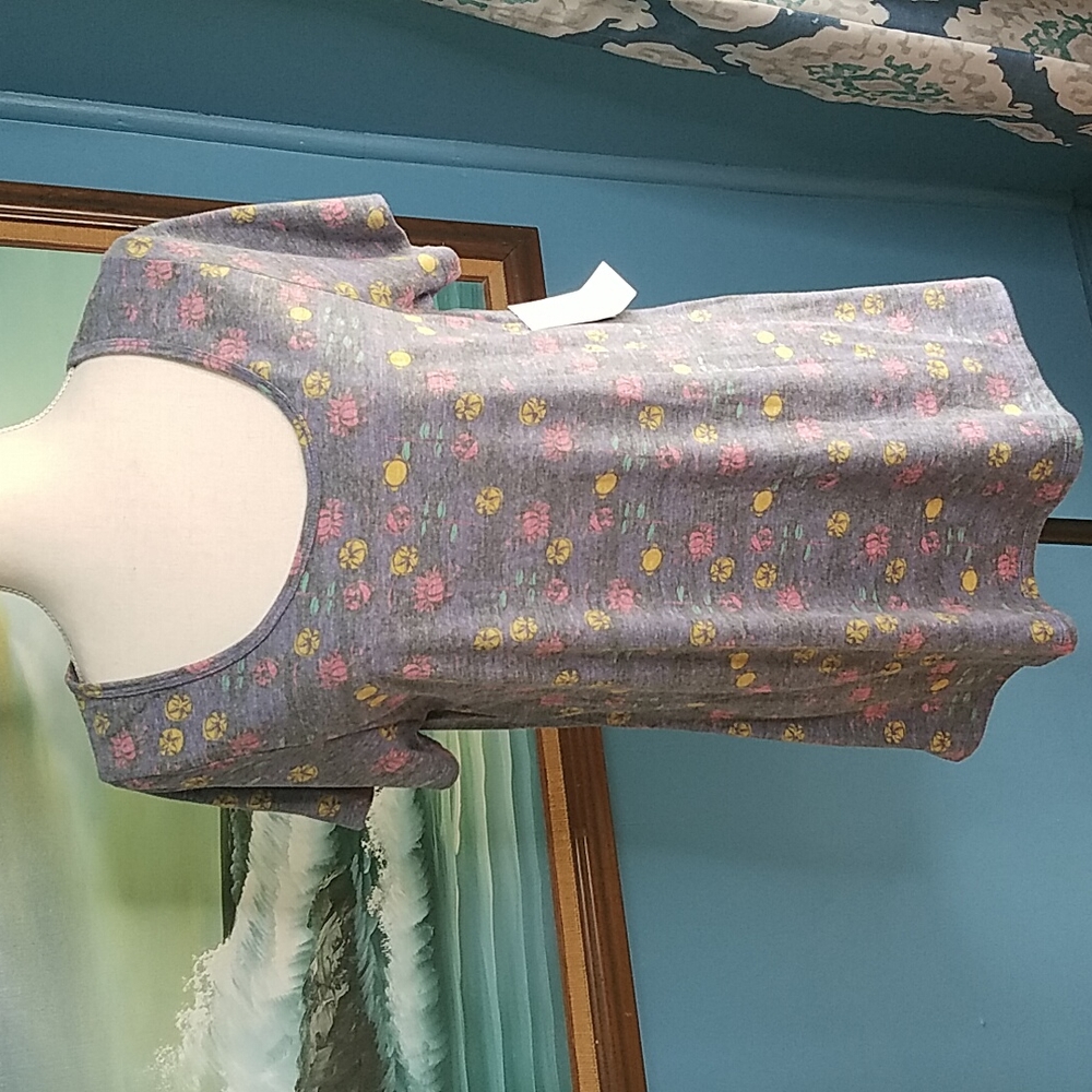 COPY - 🌲LuLaRoe Classic T Top NWT